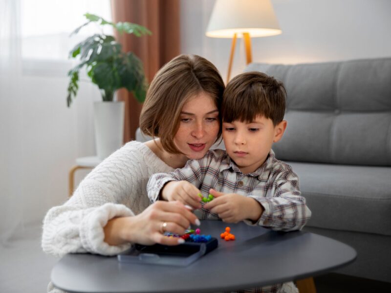 mother-kid-playing-front-view